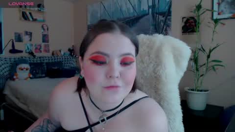 Snapshot of moon_sugar_ chatting on 06.29.26 Keira online show from 06.29.26