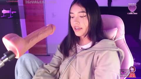 Snapshot of moonbella_bell chatting on 11.28.25 bell online show from 11.28.25