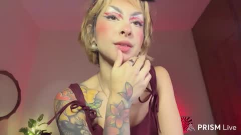 Snapshot of mooncinna chatting on 10.04.25 Cinna online show from 10.04.25