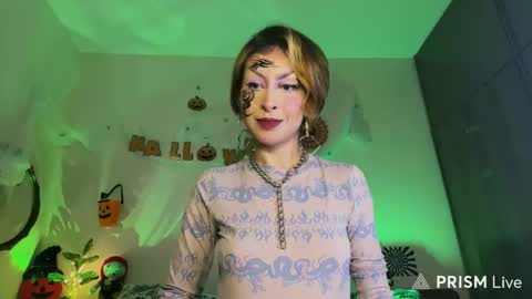 Snapshot of mooncinna chatting on 11.01.25 Cinna online show from 11.01.25