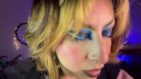 Snapshot of mooncinna chatting on 11.16.25 Cinna online show from 11.16.25