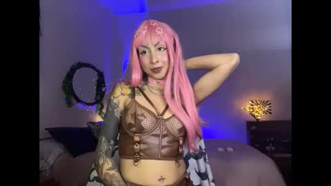 Snapshot of mooncinna chatting on 12.16.25 Cinna online show from 12.16.25