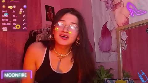 Snapshot of moonfiredance chatting on 09.26.25 Nicky online show from 09.26.25