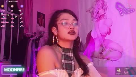 Snapshot of moonfiredance chatting on 10.11.25 Nicky online show from 10.11.25