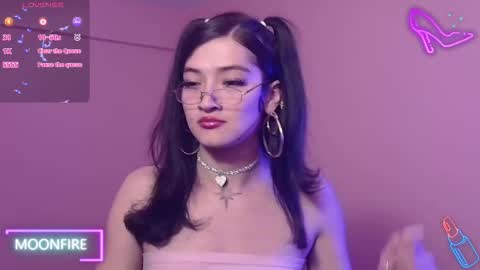 Snapshot of moonfiredance chatting on 11.25.25 Nicky online show from 11.25.25