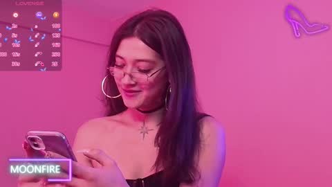 Snapshot of moonfiredance chatting on 11.26.25 Nicky online show from 11.26.25