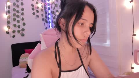 Snapshot of moonliight__ chatting on 01.21.25 moonliight__ online show from 01.21.25