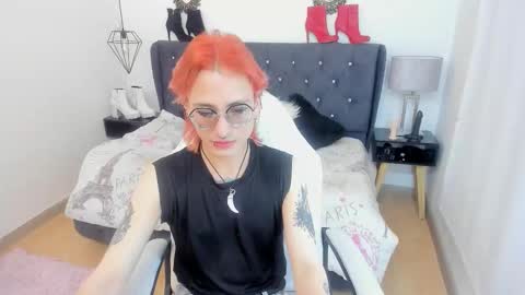 Moon online show from 10.18.25
