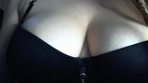 Snapshot of moonrose69 chatting on 07.15.26 moonrose69 online show from 07.15.26