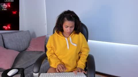 Snapshot of moonrose_1 chatting on 03.31.26 Rosa online show from 03.31.26