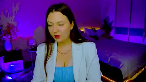 Snapshot of moonvelle chatting on 10.17.25 Betty online show from 10.17.25
