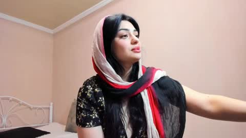 Snapshot of moroccan_diamond_ chatting on 12.27.24 Medina online show from 12.27.24