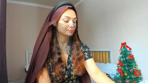 Medina online show from 12.21.25