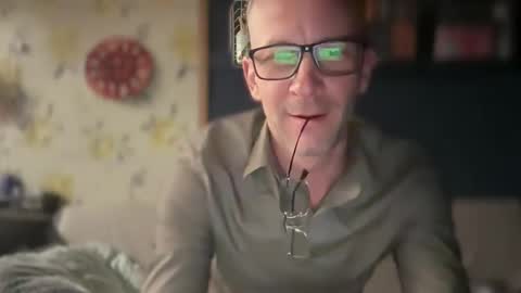 Snapshot of morriscosti chatting on 02.11.26 MORRIS 007 online show from 02.11.26