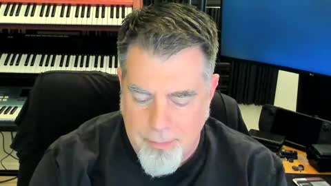 Snapshot of mostly_unbothered chatting on 09.09.25 mostly_unbothered online show from 09.09.25