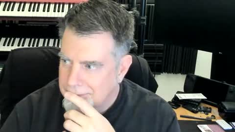 Snapshot of mostly_unbothered chatting on 09.11.25 mostly_unbothered online show from 09.11.25