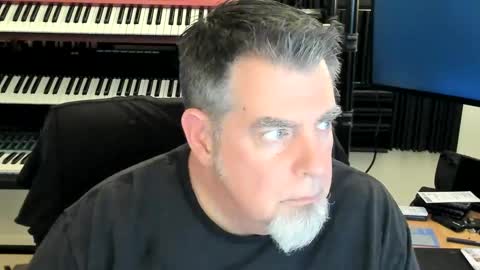 Snapshot of mostly_unbothered chatting on 09.13.25 mostly_unbothered online show from 09.13.25