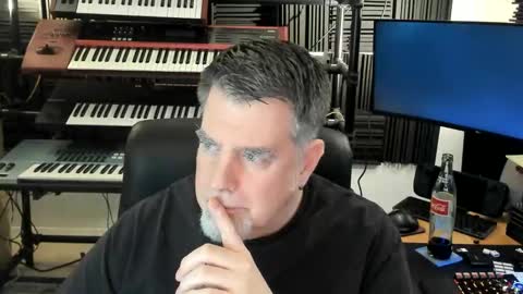 Snapshot of mostly_unbothered chatting on 01.11.26 mostly_unbothered online show from 01.11.26