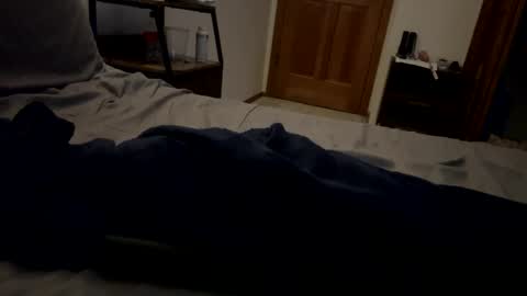 Snapshot of mps908 chatting on 11.30.25 Sequoia-Cocked Hombre de Sur online show from 11.30.25