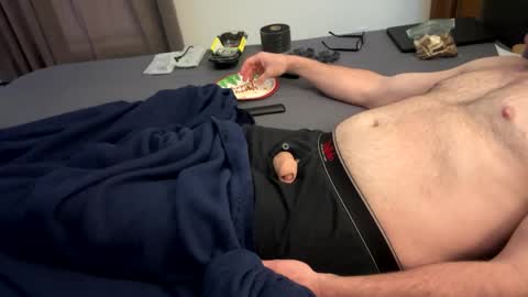 Snapshot of mps908 chatting on 12.20.25 Sequoia-Cocked Hombre de Sur online show from 12.20.25