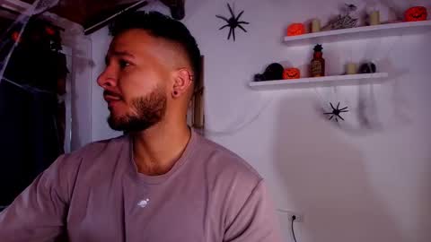 Snapshot of mr_mikee_ chatting on 10.23.25 MIKEE online show from 10.23.25