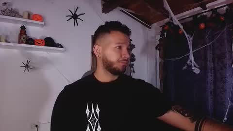 Snapshot of mr_mikee_ chatting on 10.25.25 MIKEE online show from 10.25.25