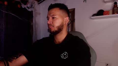 Snapshot of mr_mikee_ chatting on 10.26.25 MIKEE online show from 10.26.25