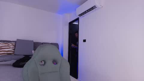 Snapshot of mr_mikee_ chatting on 11.09.25 MIKEE online show from 11.09.25