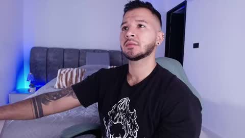 Snapshot of mr_mikee_ chatting on 11.11.25 MIKEE online show from 11.11.25