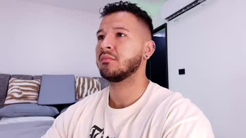 Snapshot of mr_mikee_ chatting on 11.14.25 MIKEE online show from 11.14.25