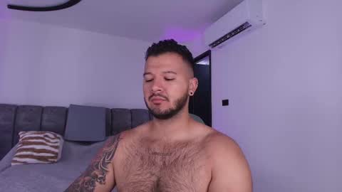 Snapshot of mr_mikee_ chatting on 11.20.25 MIKEE online show from 11.20.25