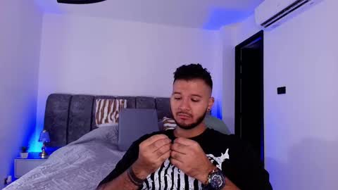 Snapshot of mr_mikee_ chatting on 11.27.25 MIKEE online show from 11.27.25