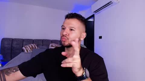 Snapshot of mr_mikee_ chatting on 11.28.25 MIKEE online show from 11.28.25