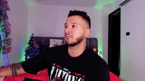 Snapshot of mr_mikee_ chatting on 12.03.25 MIKEE online show from 12.03.25