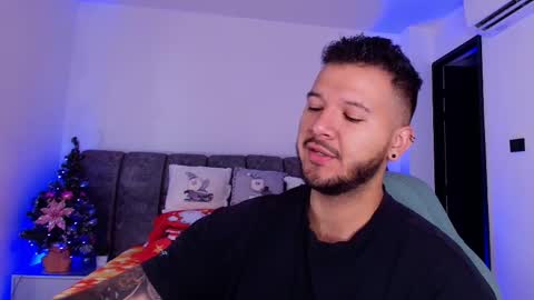 Snapshot of mr_mikee_ chatting on 12.04.25 MIKEE online show from 12.04.25