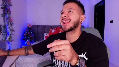 Snapshot of mr_mikee_ chatting on 12.15.25 MIKEE online show from 12.15.25