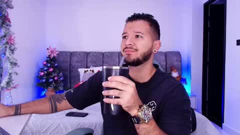 Snapshot of mr_mikee_ chatting on 12.17.25 MIKEE online show from 12.17.25