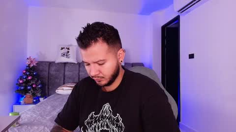 Snapshot of mr_mikee_ chatting on 01.10.26 MIKEE online show from 01.10.26