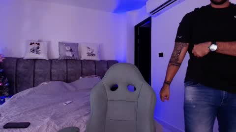 Snapshot of mr_mikee_ chatting on 01.11.26 MIKEE online show from 01.11.26