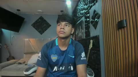 Snapshot of mr_mois chatting on 04.14.26 mr_mois online show from 04.14.26