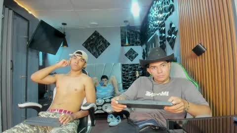 Snapshot of mr_mois chatting on 05.30.26 mr_mois online show from 05.30.26