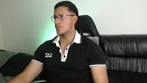 Snapshot of mr_real_aaron chatting on 05.14.26 AARON online show from 05.14.26