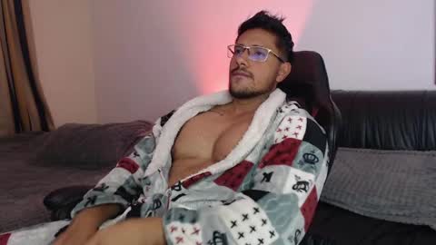 Snapshot of mr_real_aaron chatting on 06.04.26 AARON online show from 06.04.26