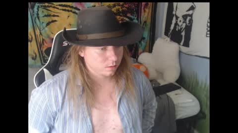 Snapshot of mr_strawberry chatting on 09.28.25 mr_strawberry online show from 09.28.25