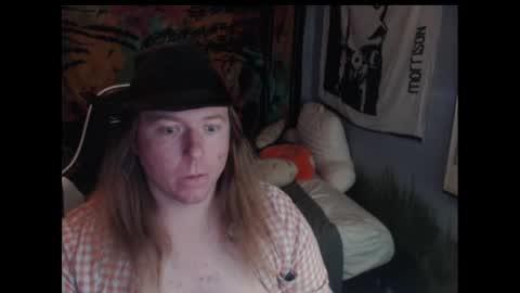 Snapshot of mr_strawberry chatting on 10.08.25 mr_strawberry online show from 10.08.25