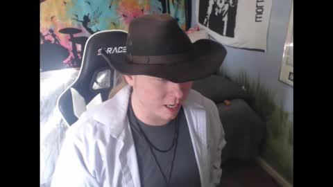 Snapshot of mr_strawberry chatting on 12.20.25 mr_strawberry online show from 12.20.25