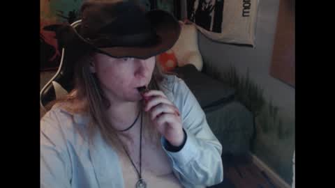 Snapshot of mr_strawberry chatting on 12.21.25 mr_strawberry online show from 12.21.25