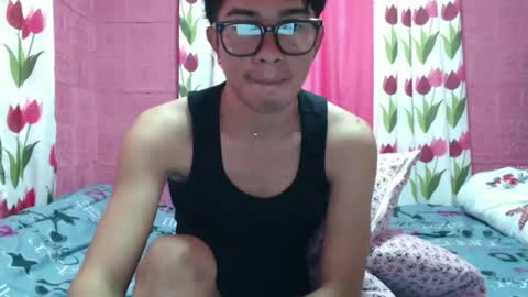 Snapshot of mrheartthief chatting on 06.18.26 mrheartthief online show from 06.18.26
