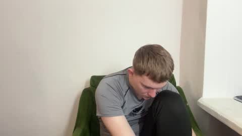 Snapshot of mrheat_ chatting on 02.12.26 Max online show from 02.12.26