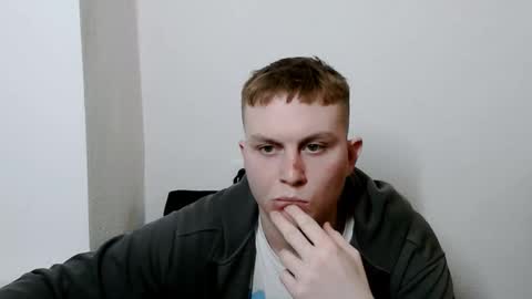 Snapshot of mrheat_ chatting on 02.26.26 Max online show from 02.26.26